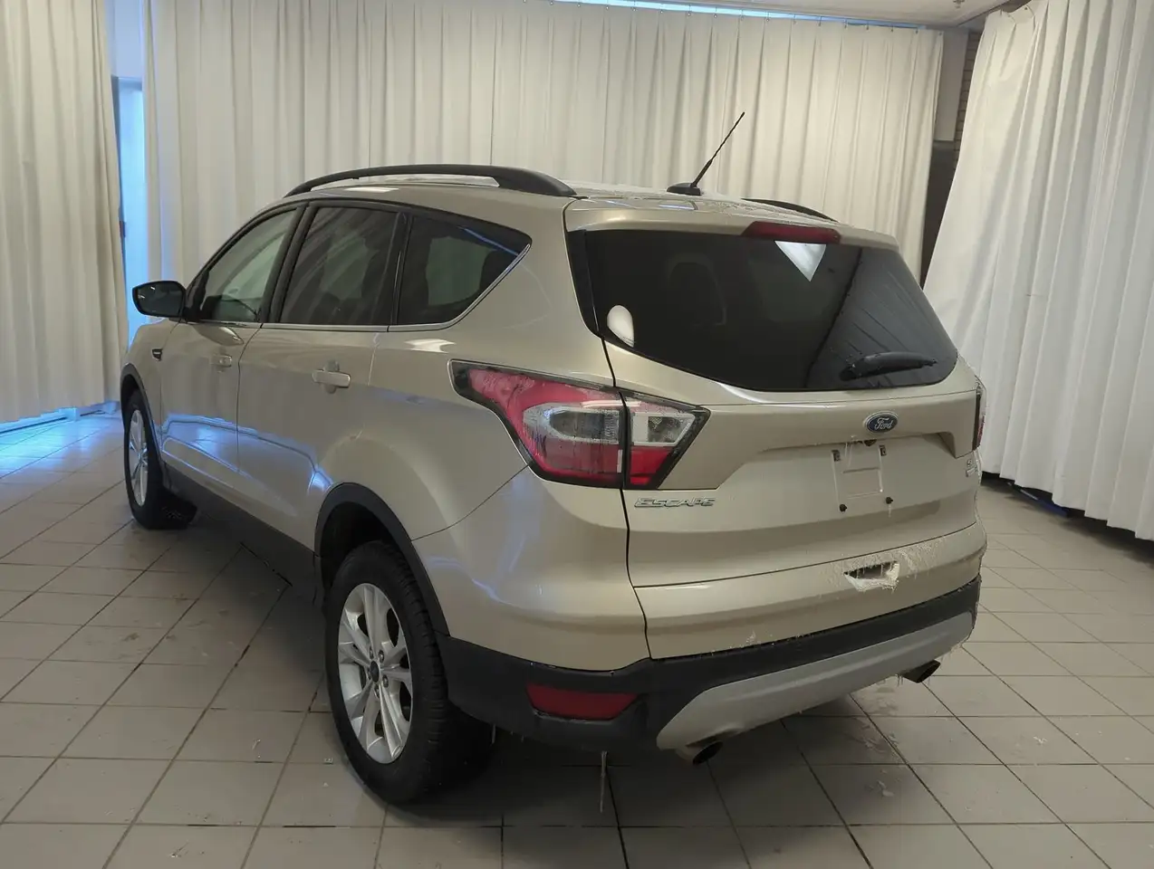 Ford Escape снимка Ford Escape