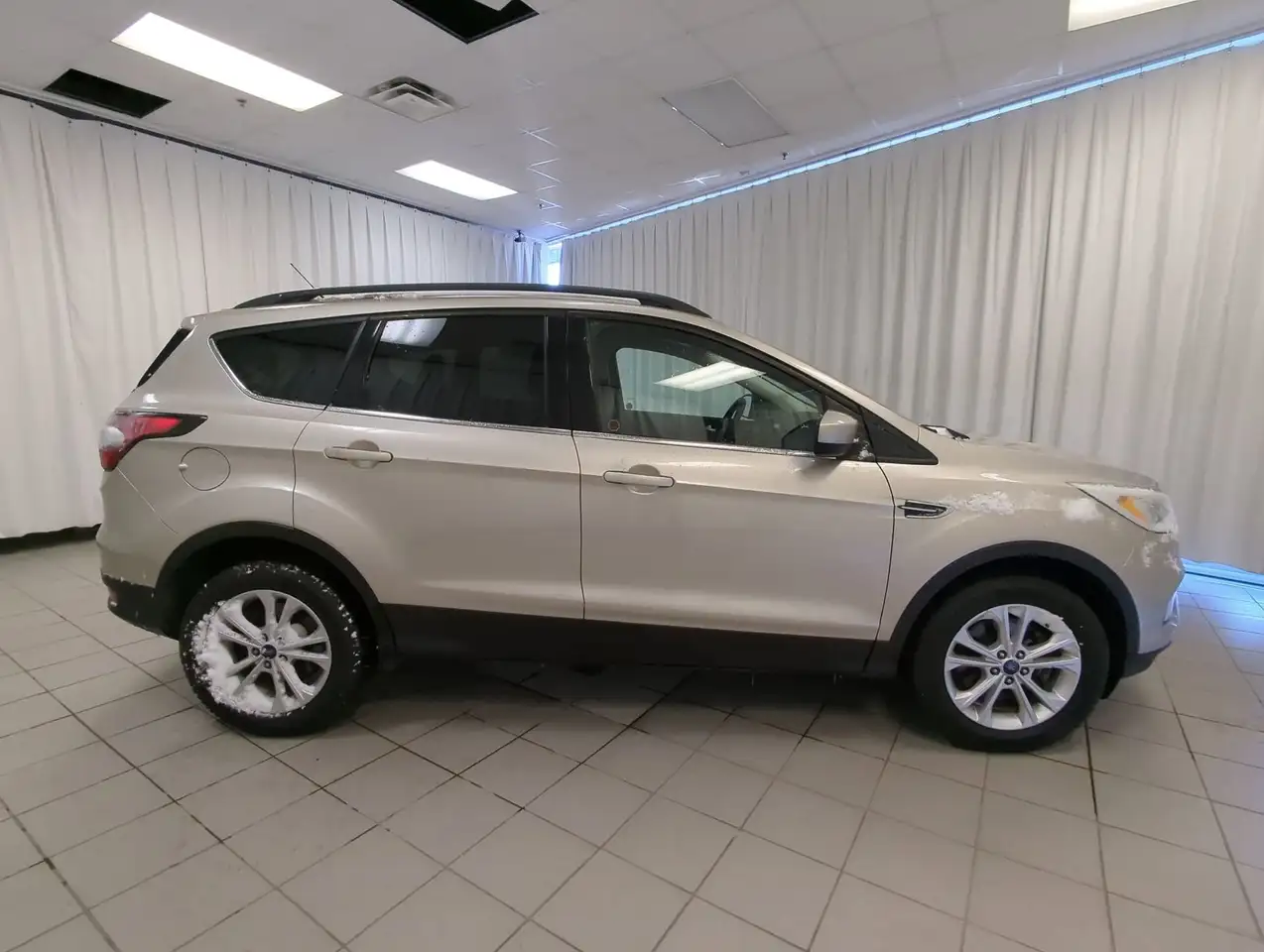 Ford Escape снимка Ford Escape