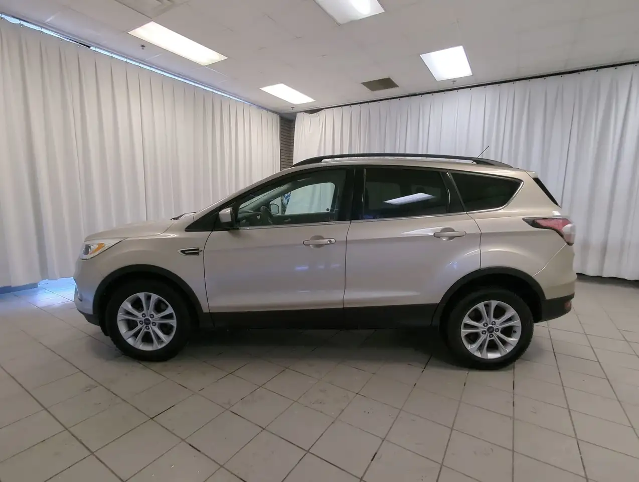 Ford Escape снимка Ford Escape