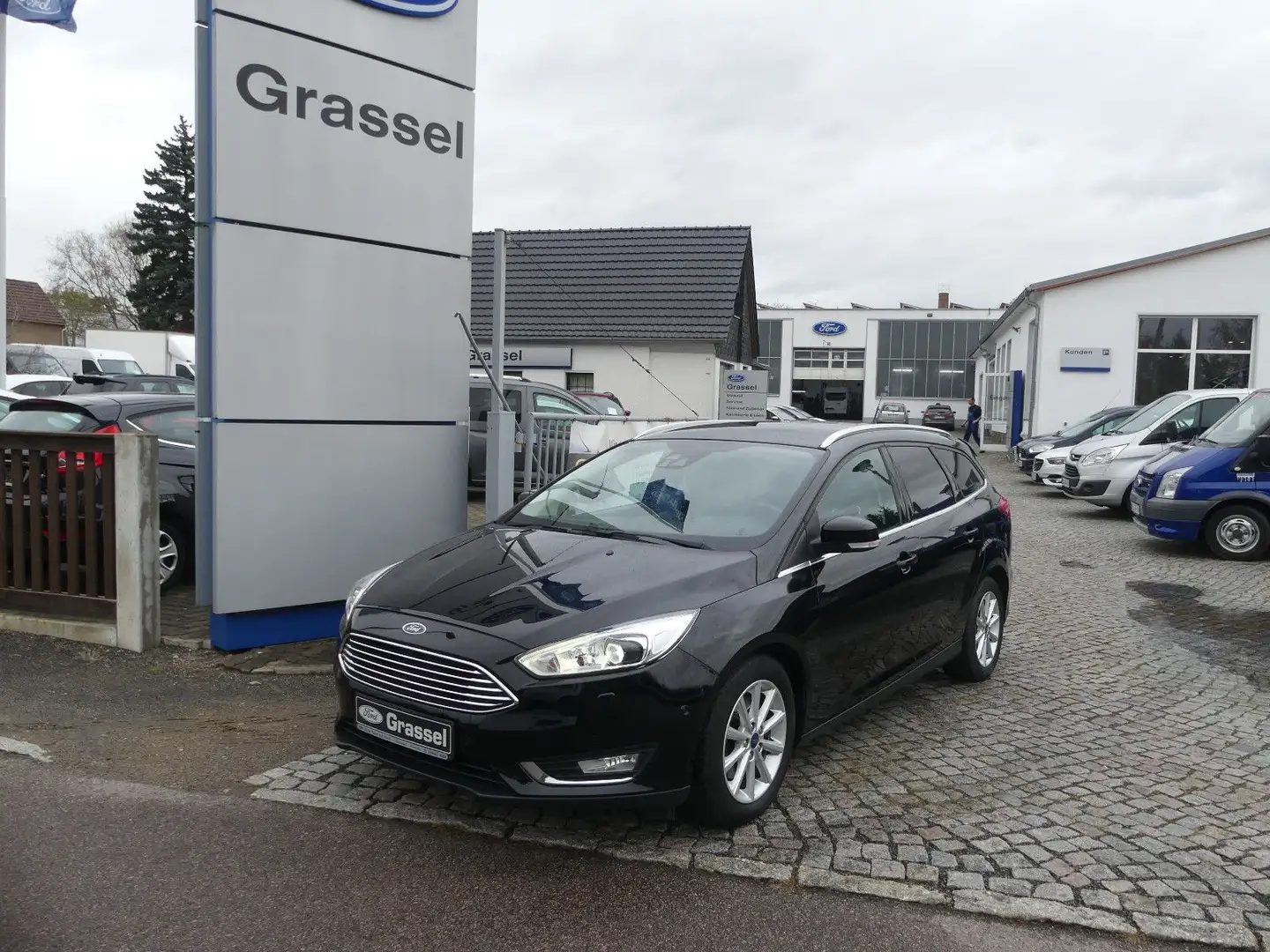 Ford Focus Turnier Titanium Schwarz - 1