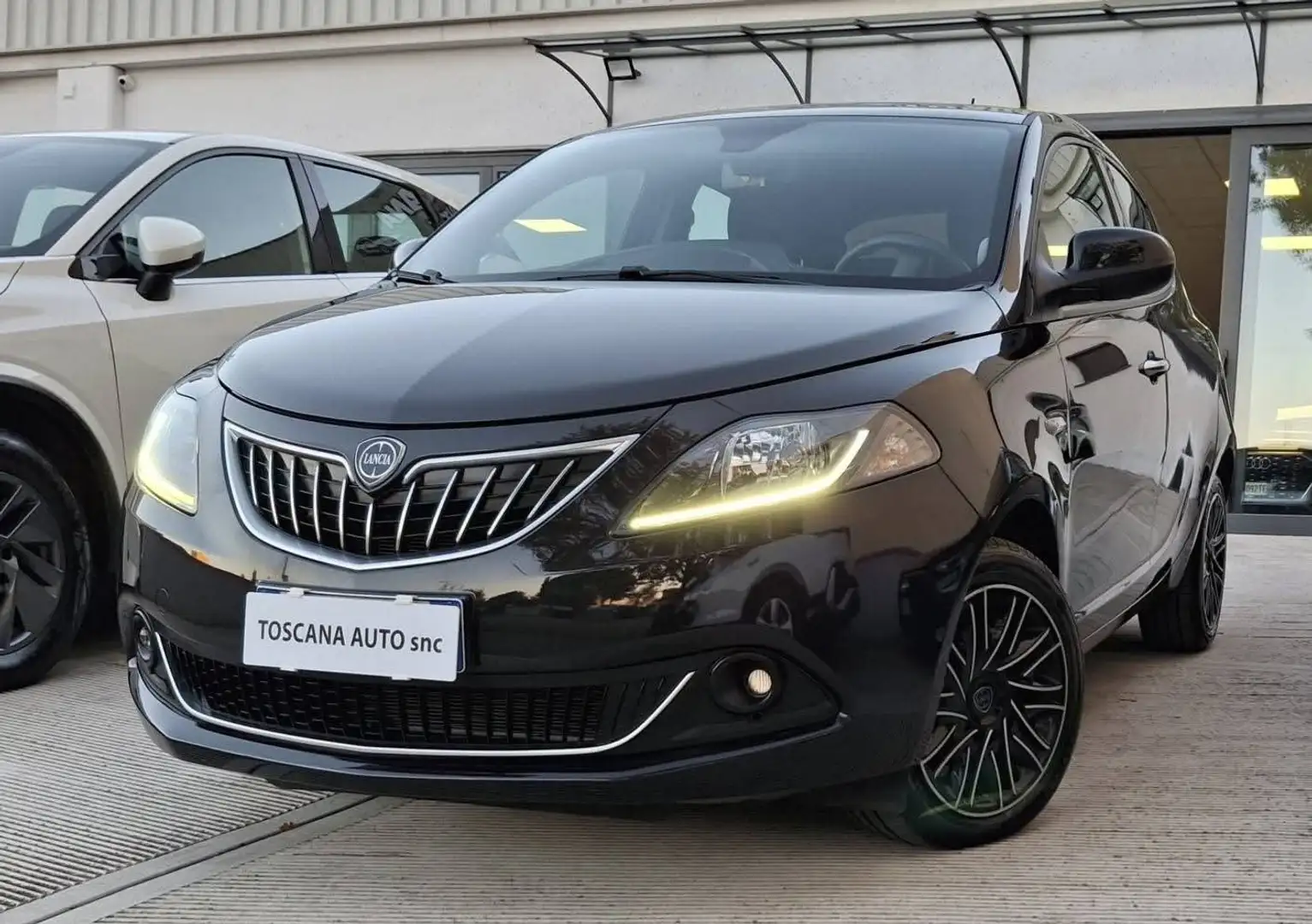 Lancia Ypsilon Ypsilon III 2023 1.0 firefly hybrid Gold Plus s Nero - 1
