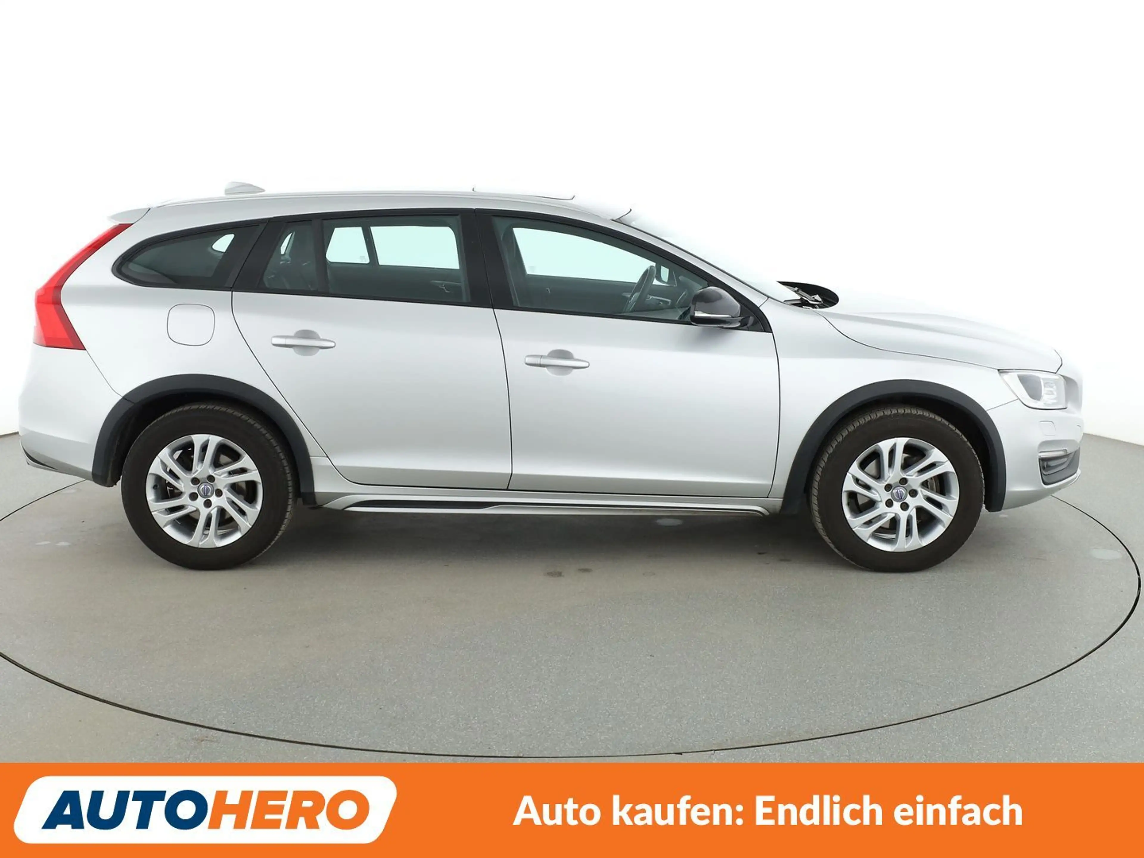 Volvo V60 Cross Country 2.4 D4 Plus AWD Aut.*NAVI*BI-XENON*ACC*PDC*SHZ* — photo 7