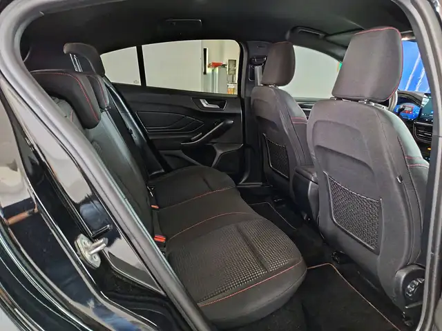 Ford Focus view 12