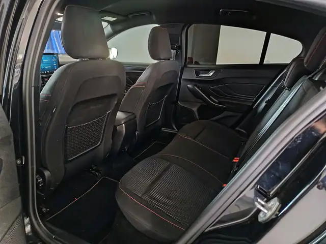 Ford Focus view 5