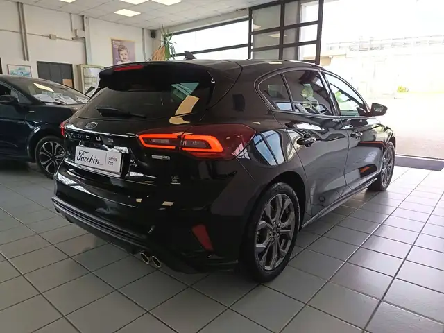 Ford Focus view 14
