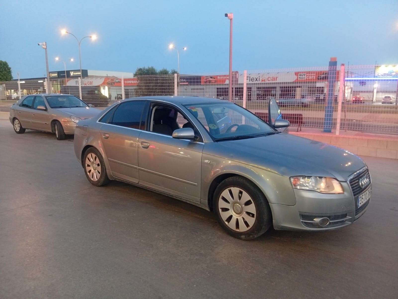 Audi A4 2.0TDI - foto 1