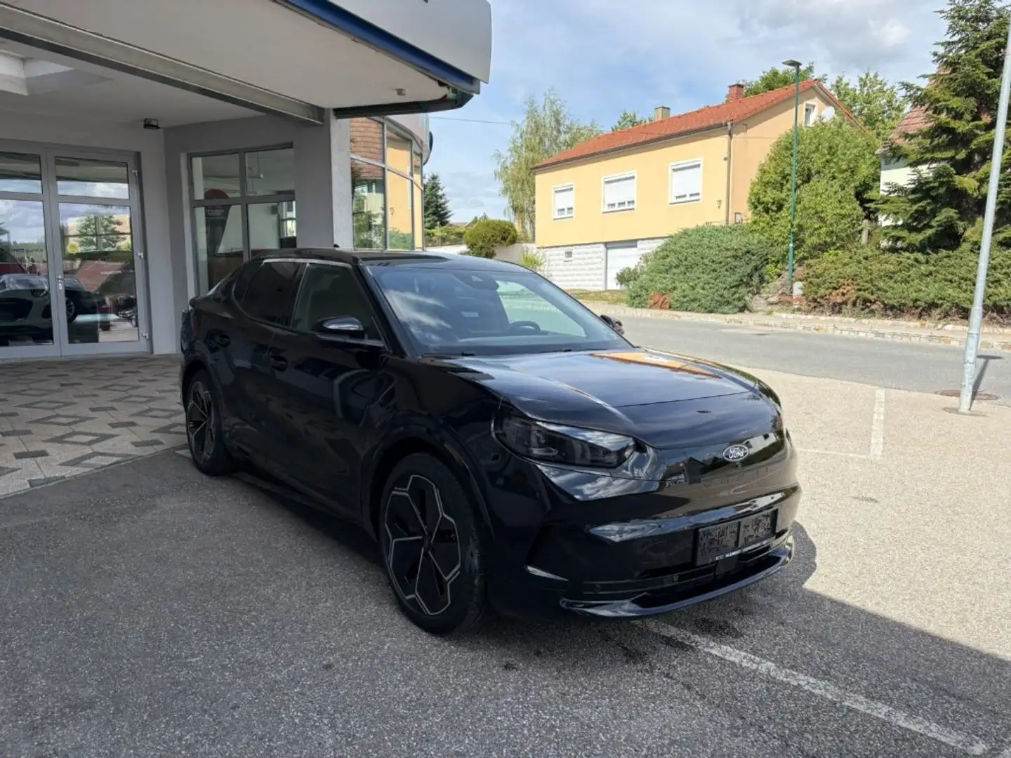 Ford Capri Premium extended Range 77kWh Schwarz - 2