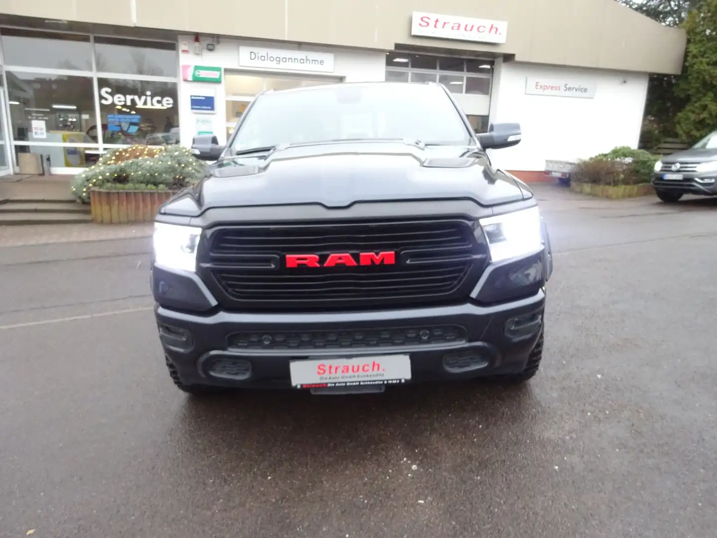 Dodge RAM 1500 4x4 Crew CAB Grau - 2