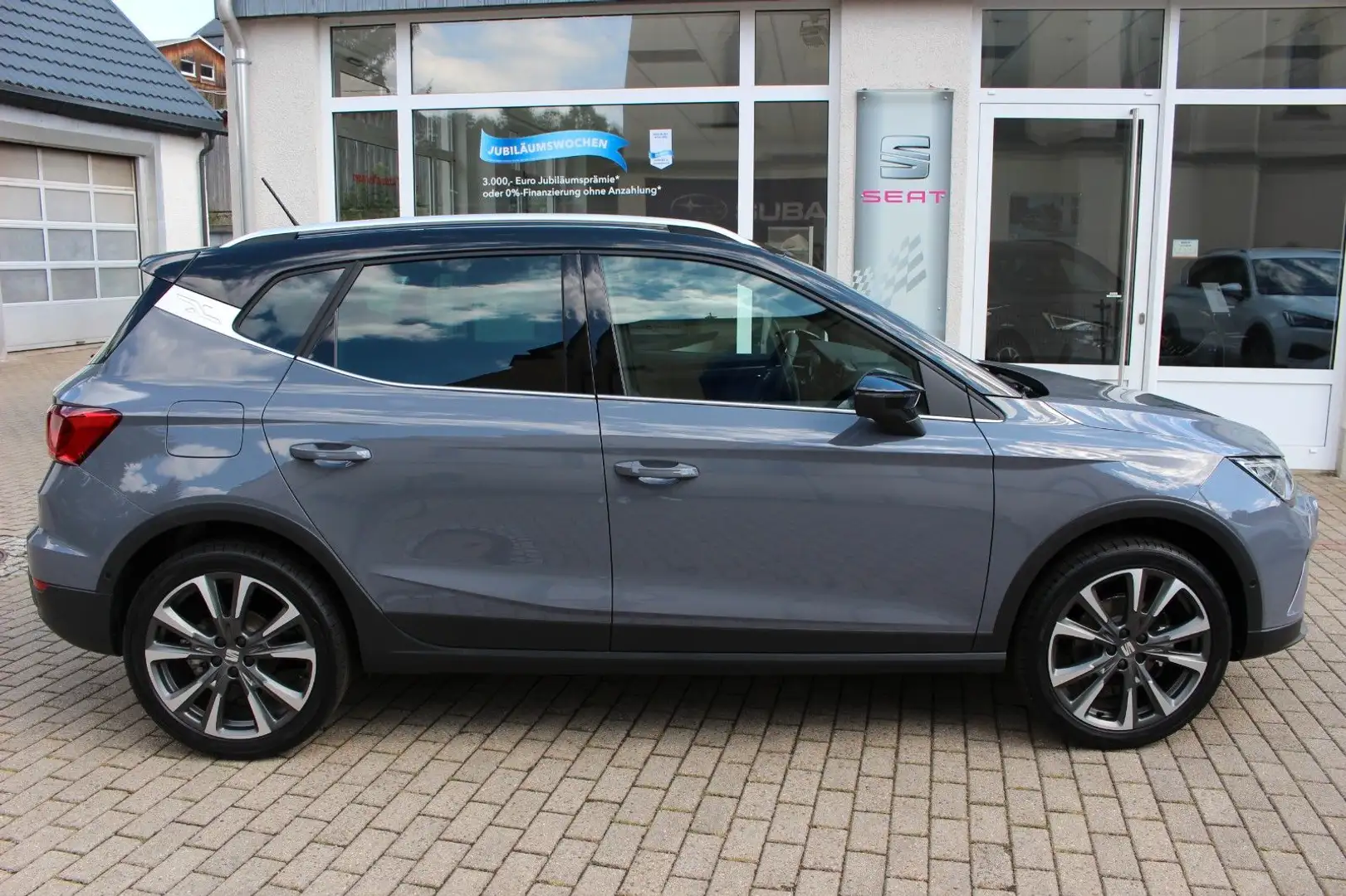 SEAT Arona FR Limited Edition LED,Nav,5J / 100TKM Grau - 2