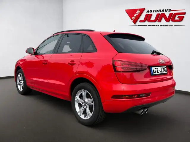 Audi Q3 view 9