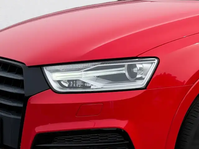 Audi Q3 view 3