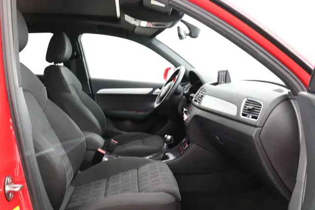 Audi Q3 view 13