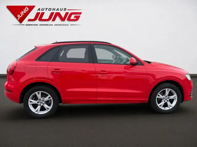 Audi Q3 view 5