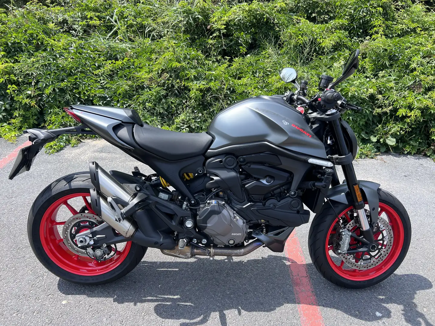 Ducati Monster 937 A2 - 1