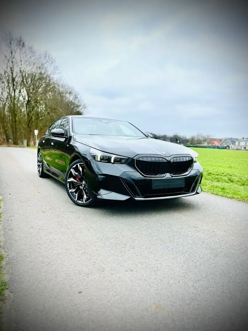 BMW 520 i Limo.M Sport/Panorama+Head-Up+360 Kamera Zwart - 1