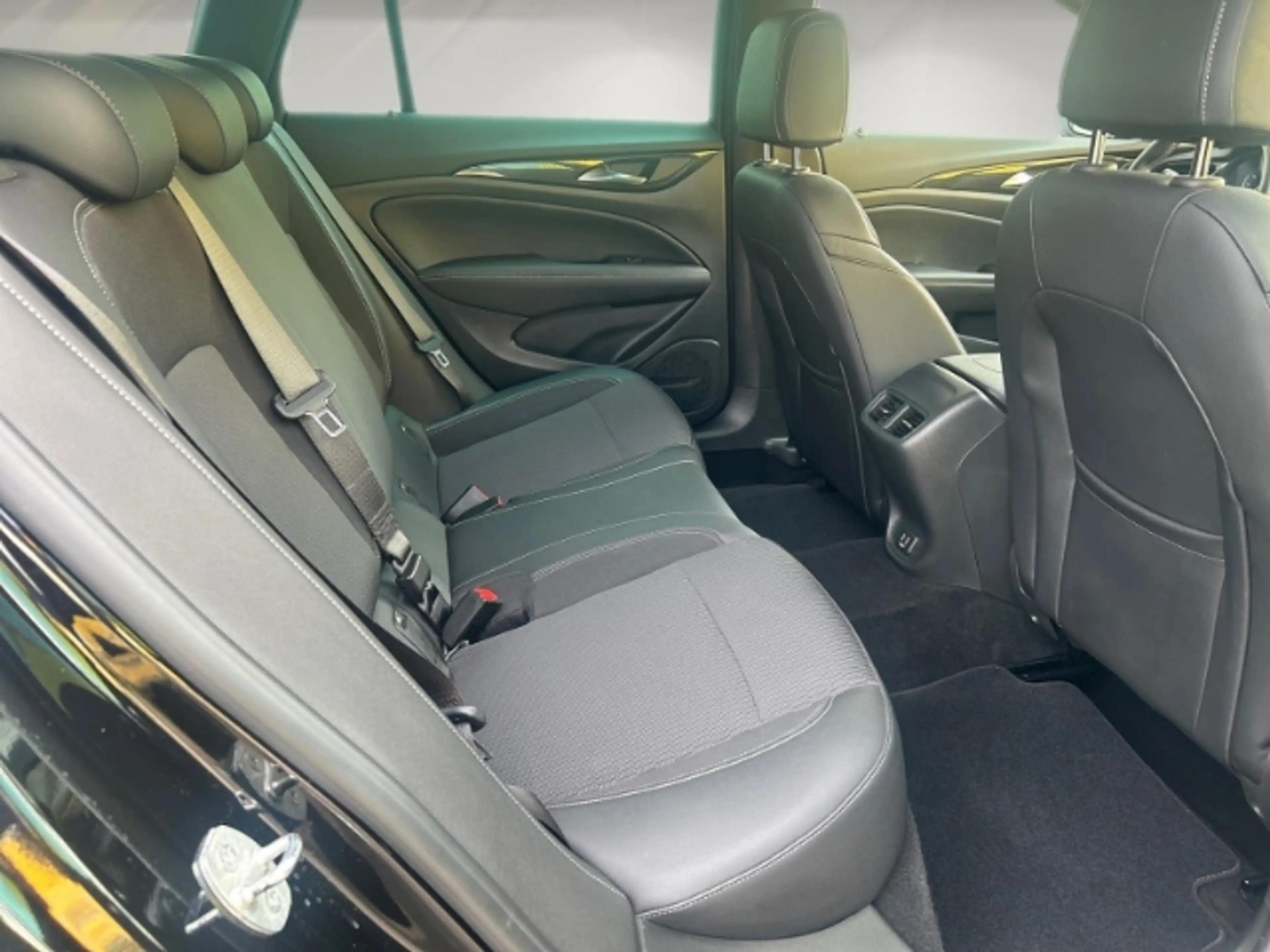 Opel Insignia ST Elegance 2,0 CDTi Automatik/Navi/AHK/Lenkrad/si — photo 13