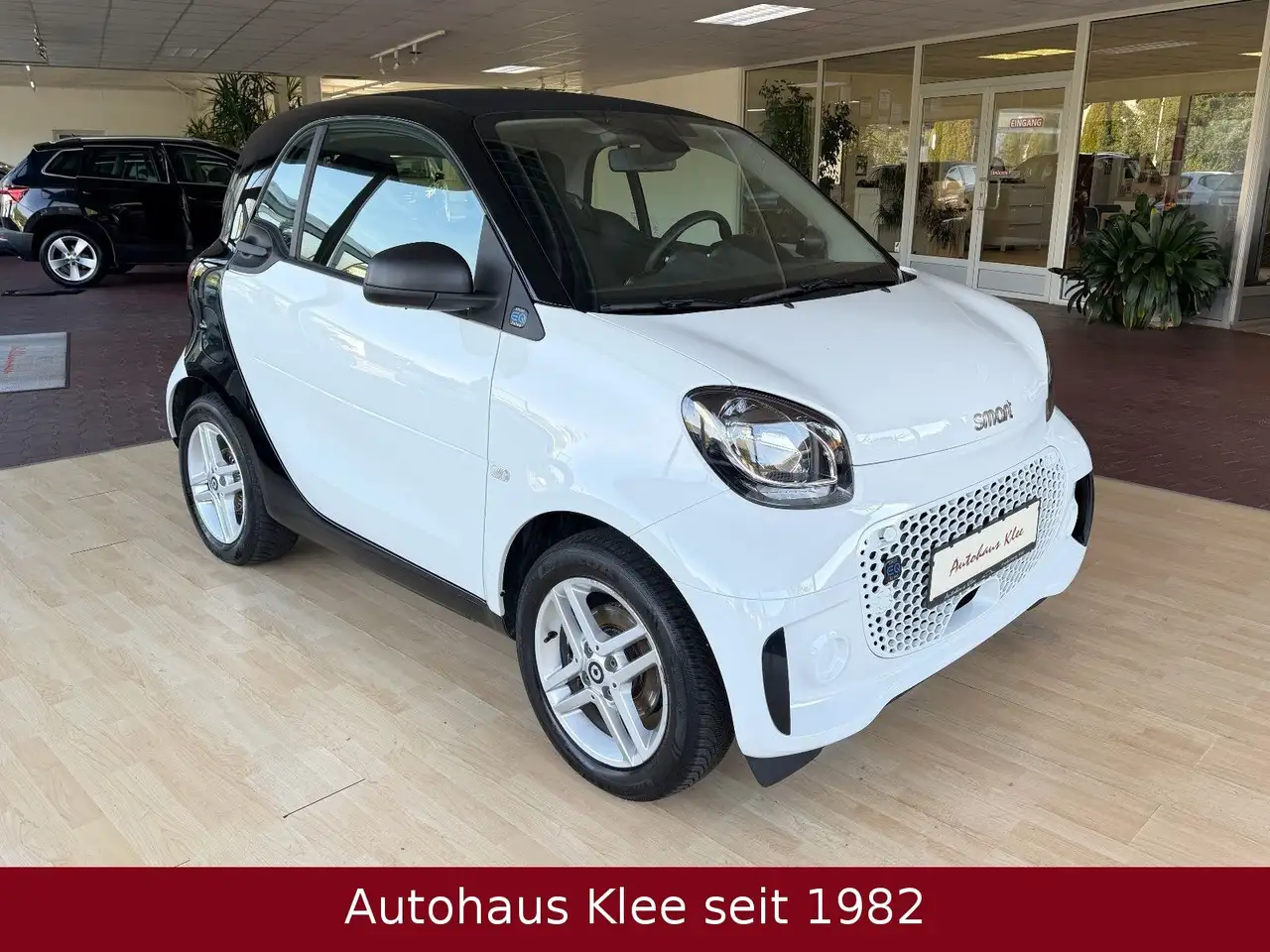 smart forTwo coupe EQ *Klima*Tempo*PDC* — photo 1 of 22