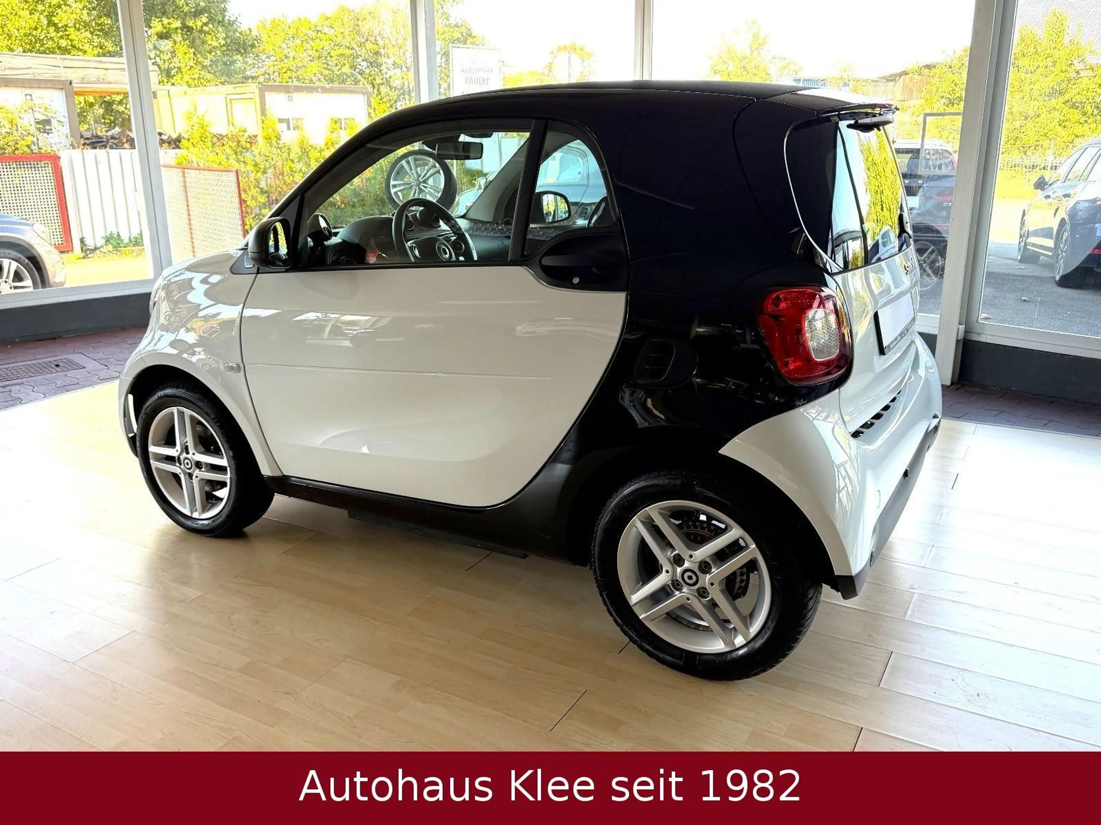 smart forTwo coupe EQ *Klima*Tempo*PDC* — photo 12