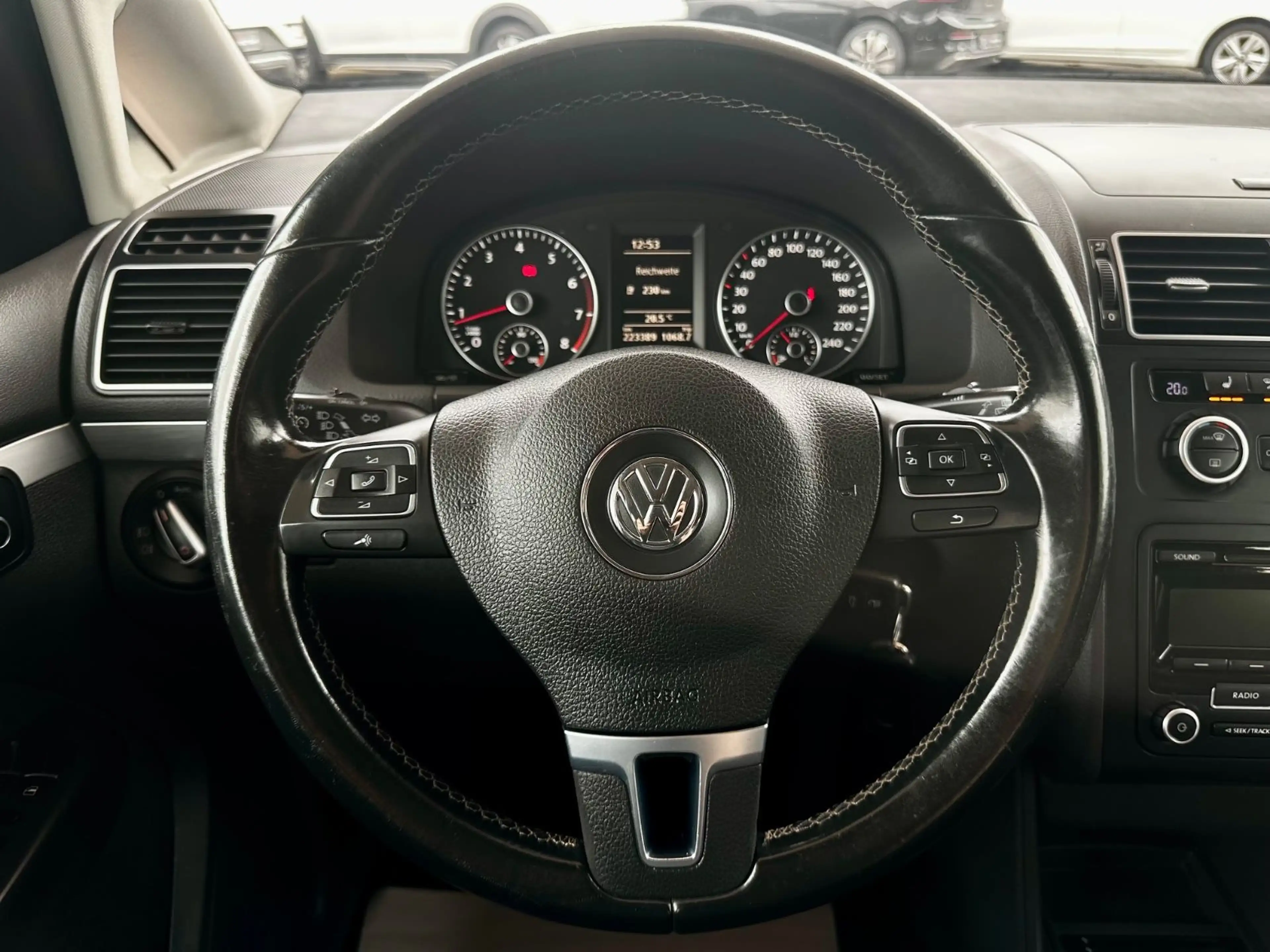 Volkswagen Touran Cup | Volles Scheckheft | AHK — photo 15