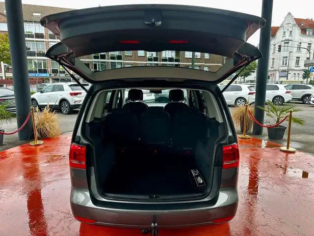 Volkswagen Touran view 5