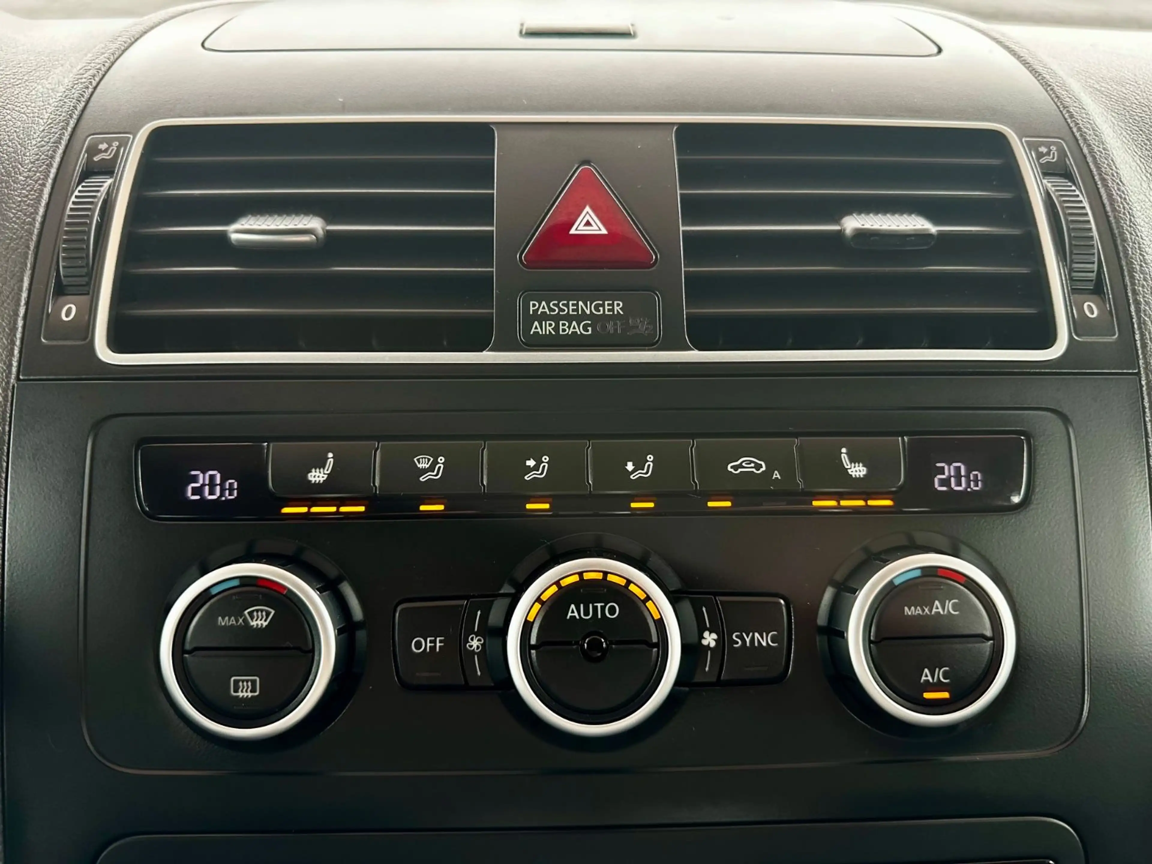 Volkswagen Touran Cup | Volles Scheckheft | AHK — photo 19