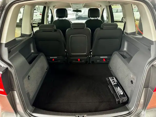 Volkswagen Touran view 6