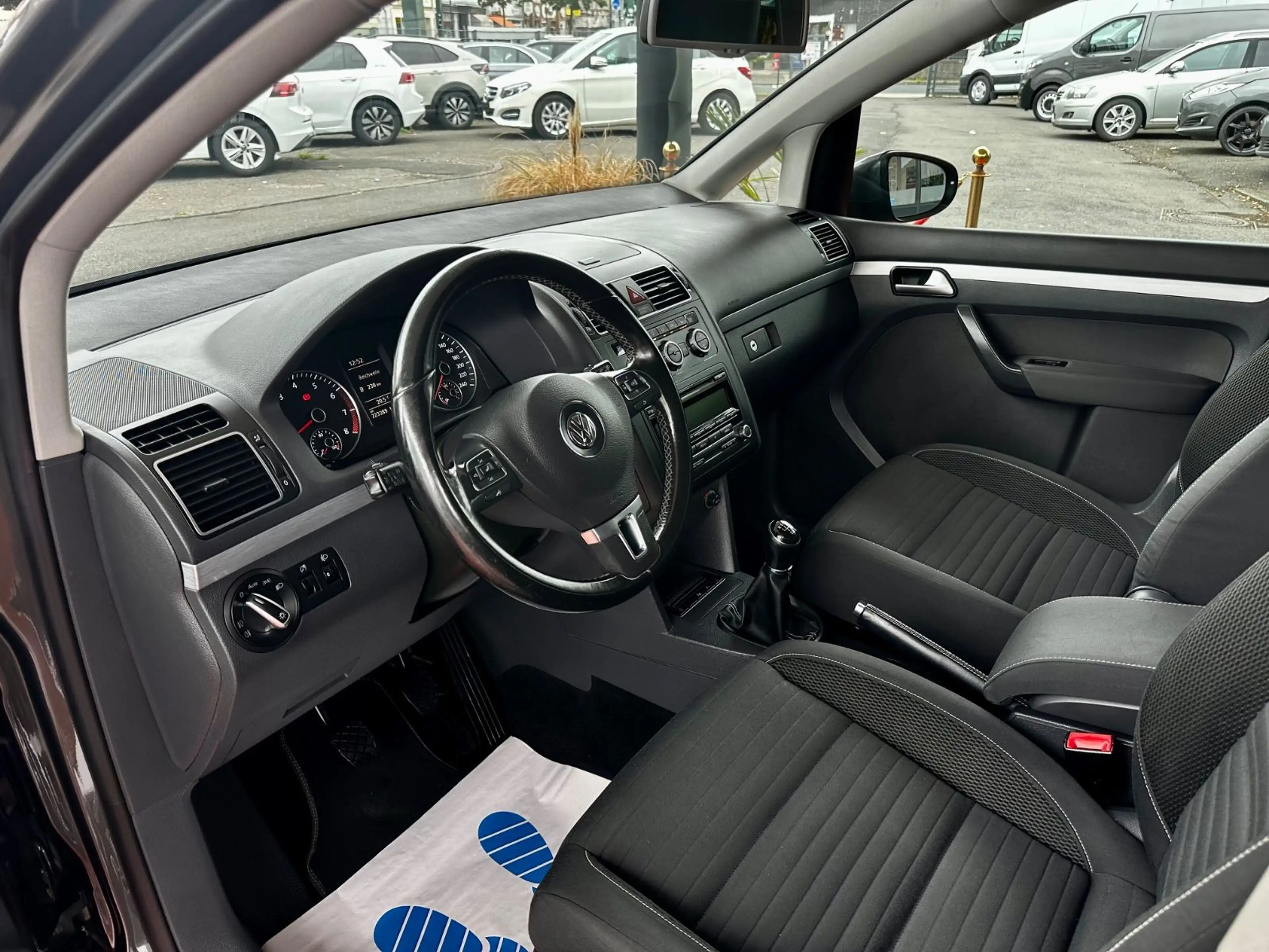 Volkswagen Touran Cup | Volles Scheckheft | AHK — photo 11