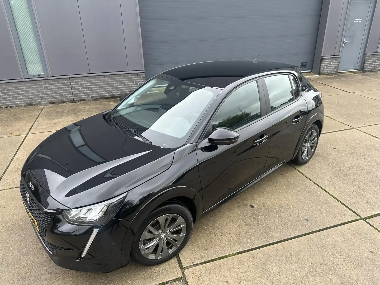 Peugeot e-208 EV Active Pack 50 kWh | Carplay | full LED | Cruis Zwart - 2