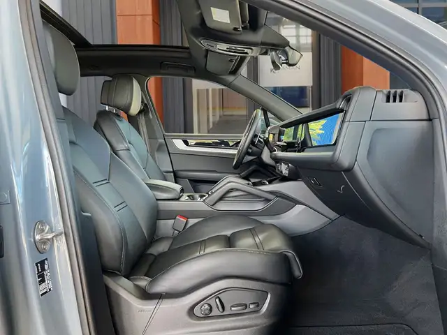 Porsche Cayenne view 5