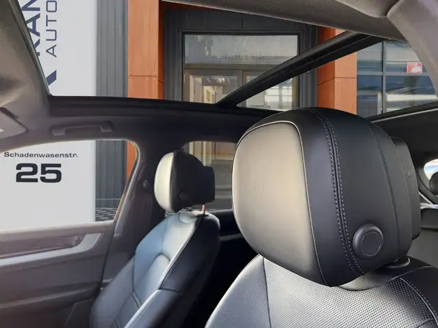 Porsche Cayenne view 6