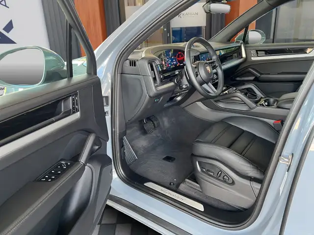 Porsche Cayenne view 4