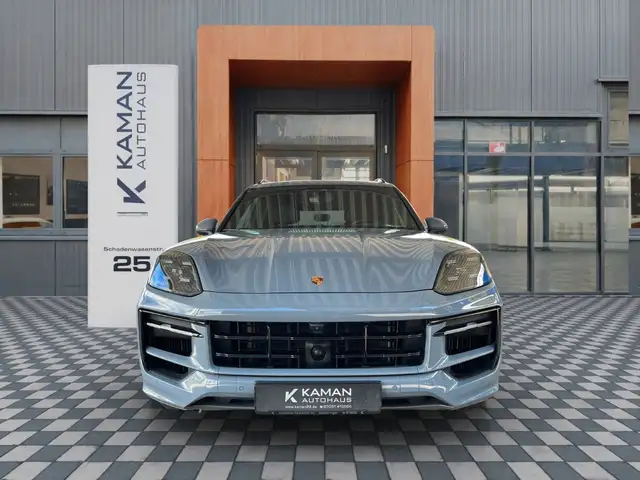 Porsche Cayenne view 2