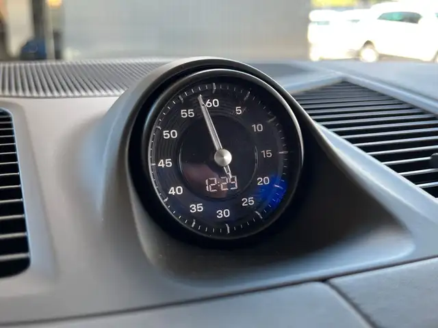 Porsche Cayenne view 14
