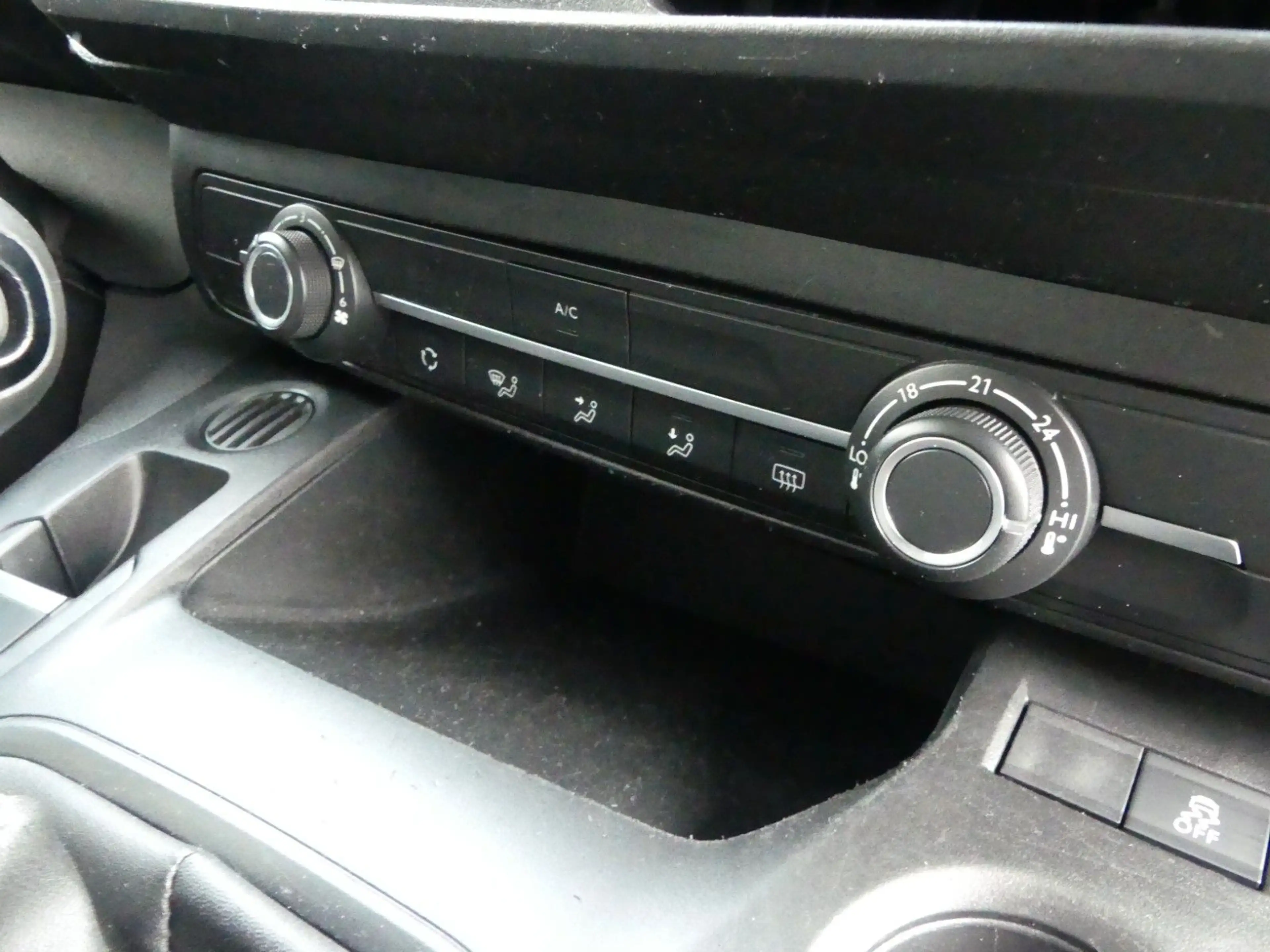 Peugeot Partner Premium L1 Kasten 1. Hand | Klima | PDC — photo 11