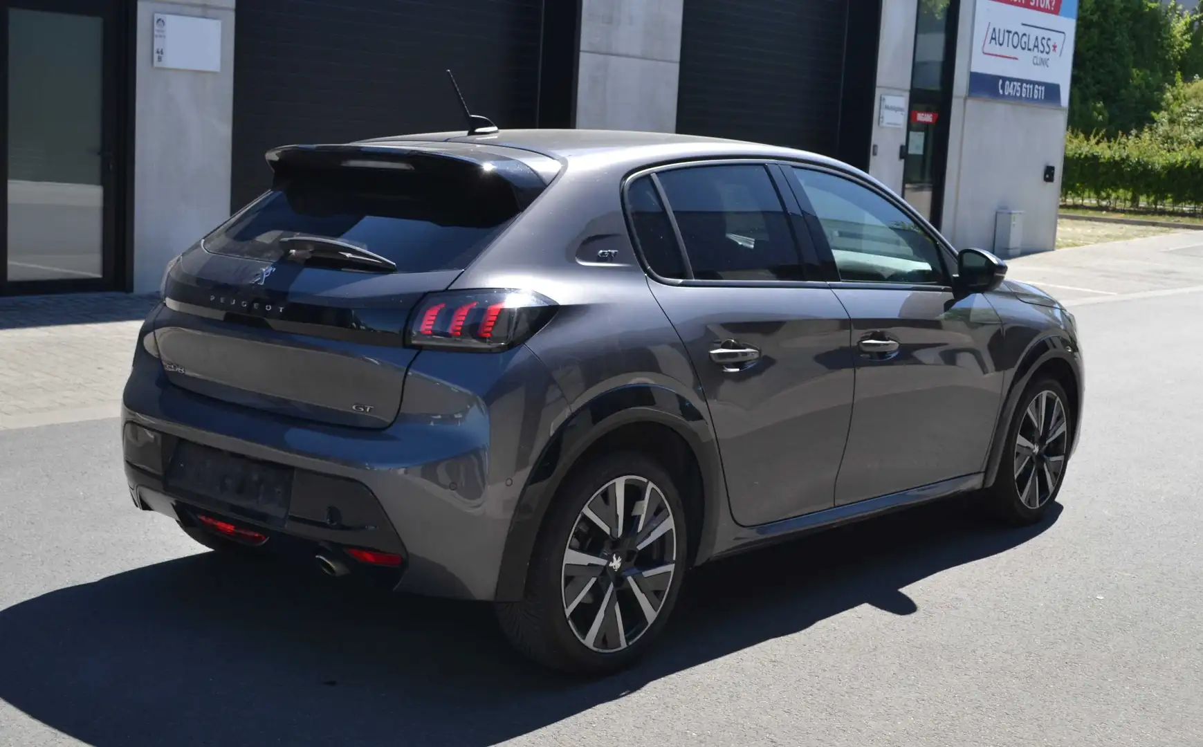 Peugeot 208 1.2i EAT8 GT Navi/Semi-Cuir/LED/Cam360°/TVA Gris - 2