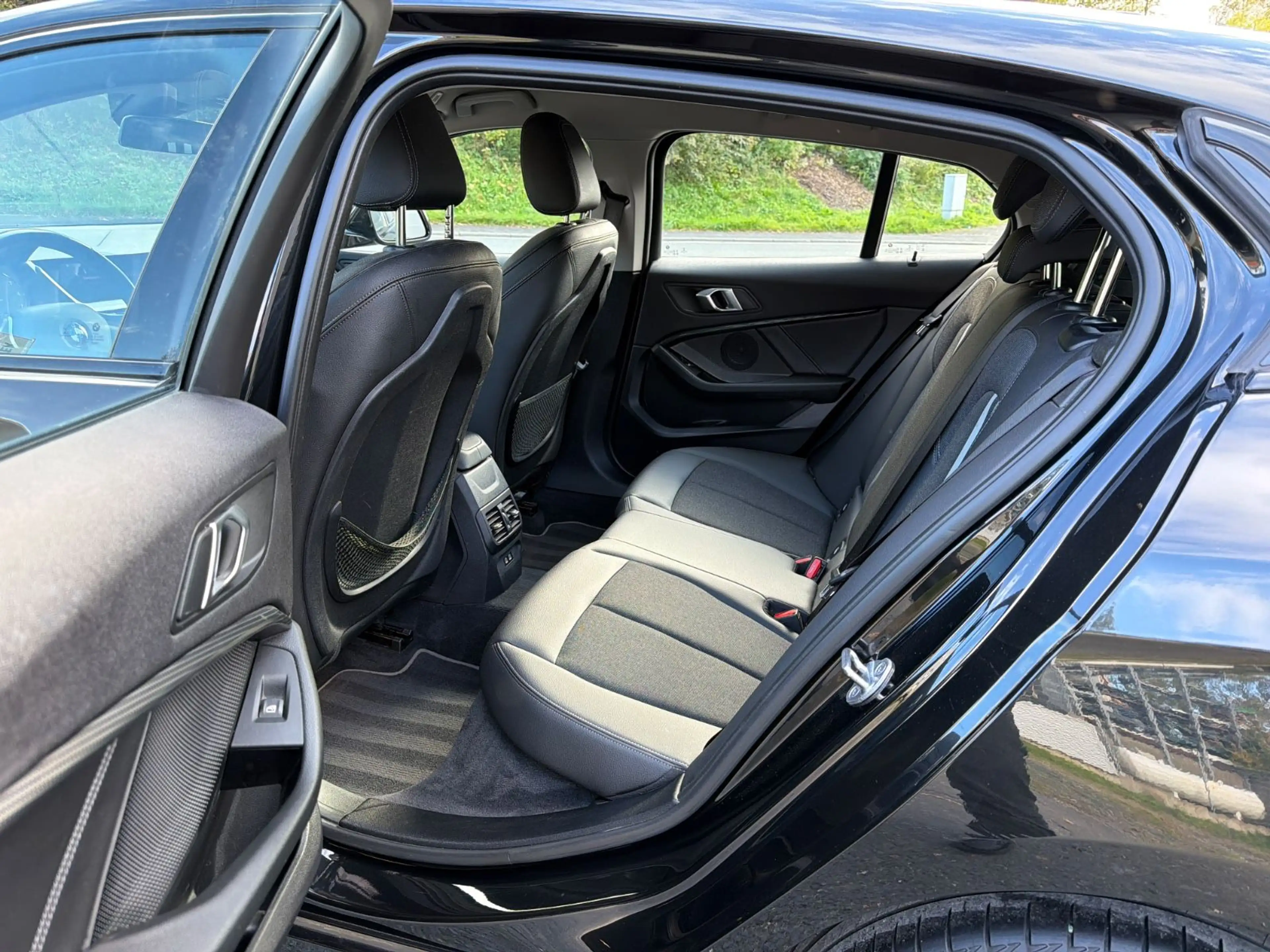 BMW 118 Limousine 118 i Sport Line*Scheckheftgepflegt* — photo 14