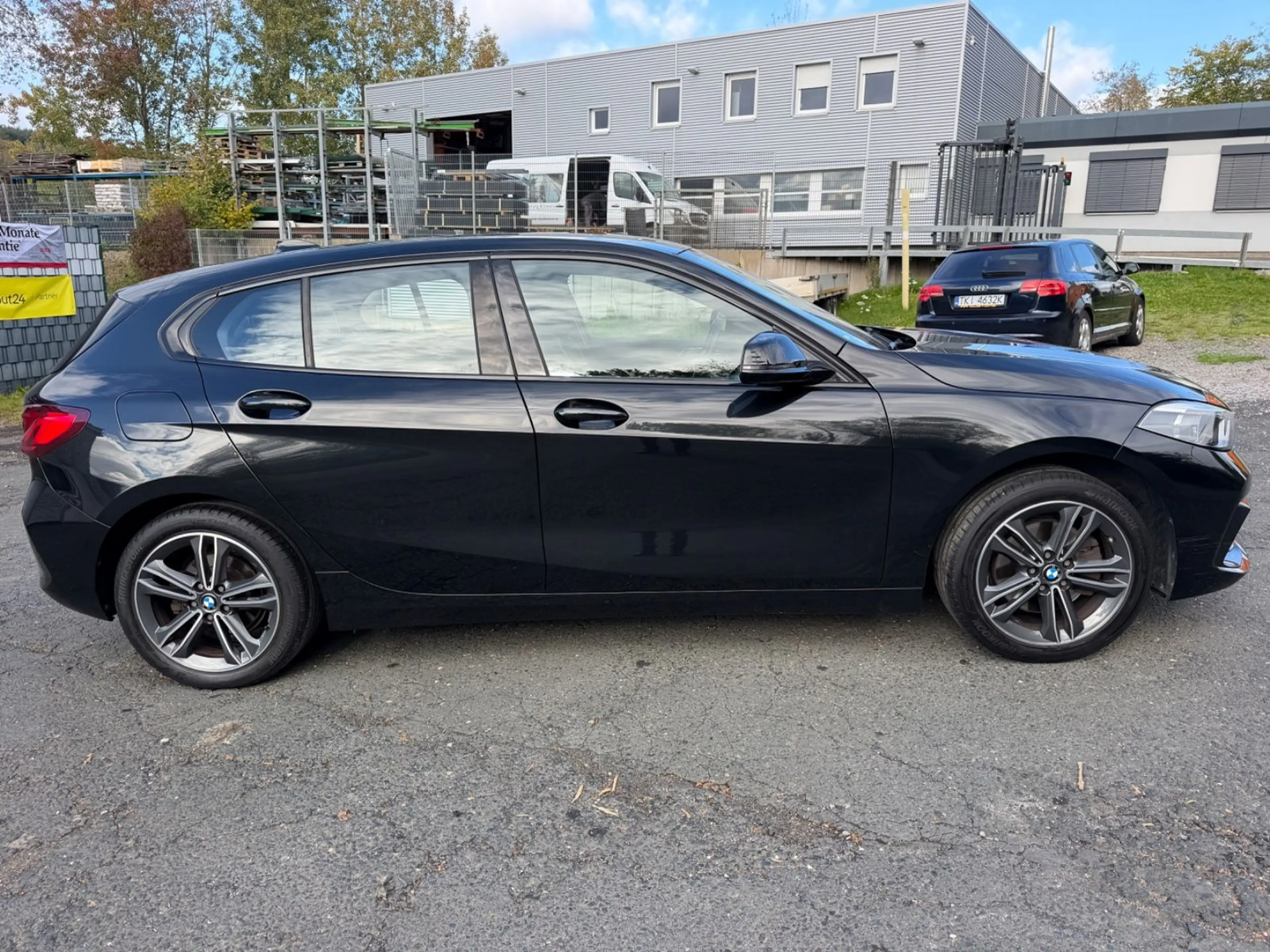 BMW 118 Limousine 118 i Sport Line*Scheckheftgepflegt* — photo 9