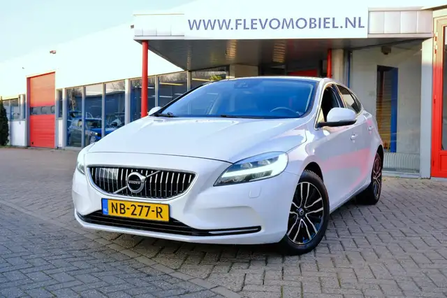 Volvo V40 2.0 D2 Nordic+ Aut. Pano|Leder|Navi|BLIS|Adapt.Cru