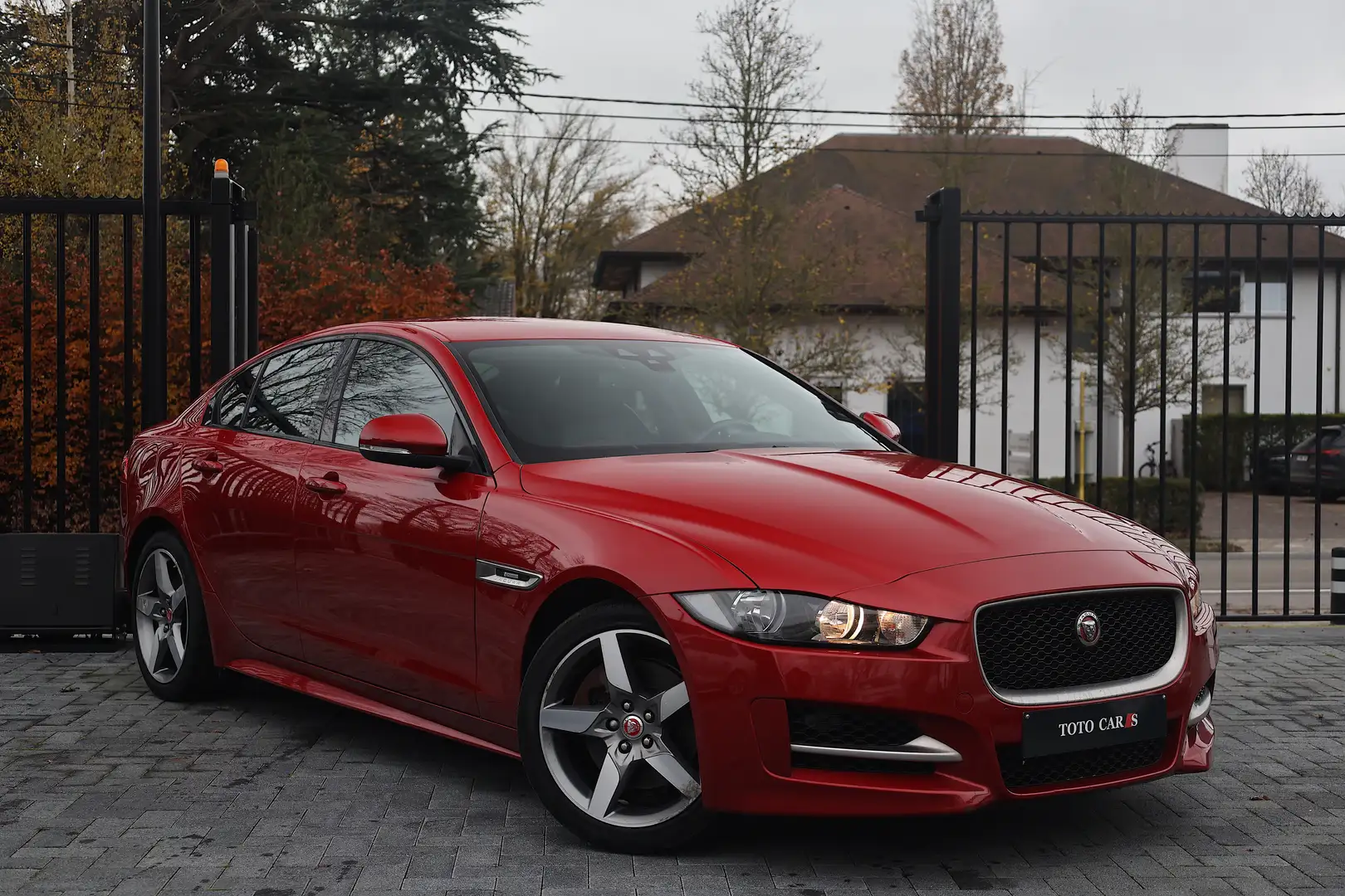 Jaguar XE 20t R-Sport | 1Jaar GARANTIE | CAMERA | CRUISE | Rood - 2