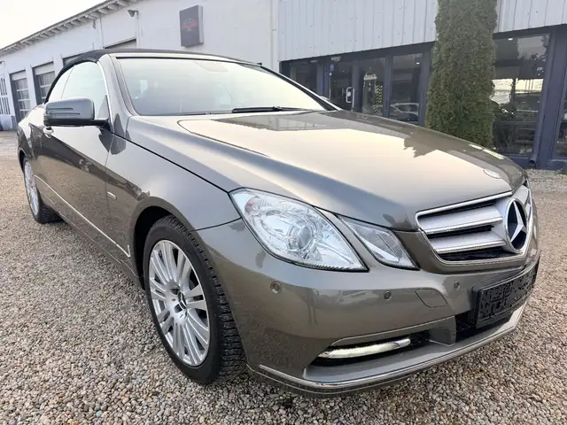 Mercedes-Benz E 200 CGI Cabrio LEDER*KLIMAAUTO*SHZG*SCHECKHEFT
