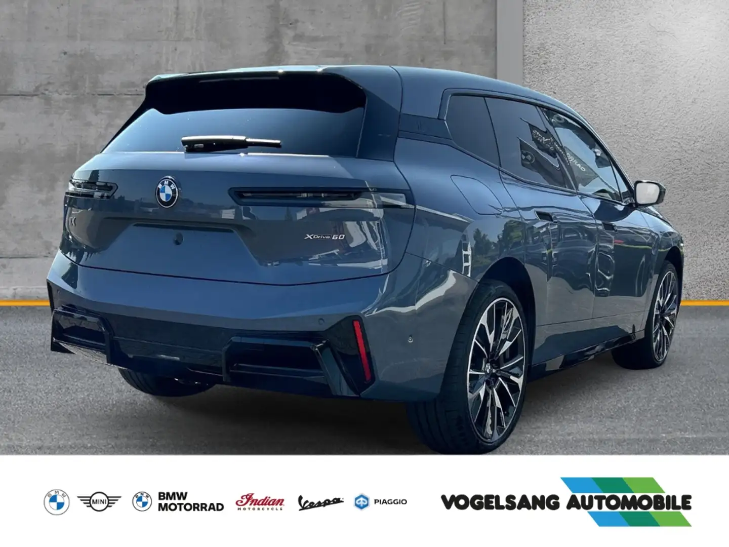 BMW iX 60 M Sport Park-Assistent Sportpaket HUD Luftfeder Šedá - 2