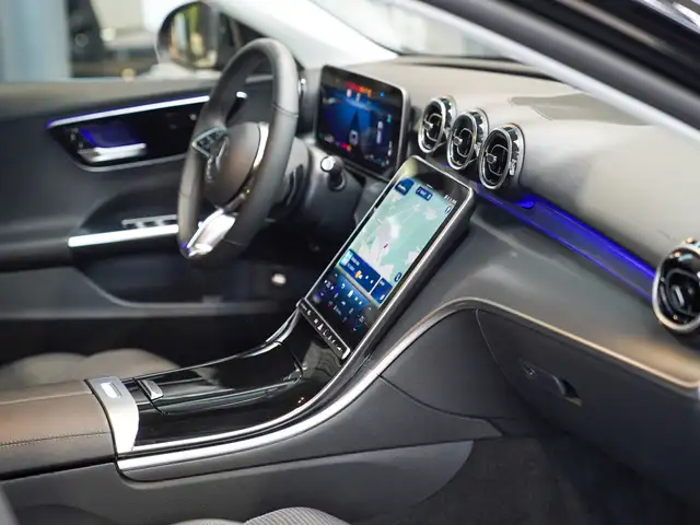 Mercedes-Benz C-Class view 12