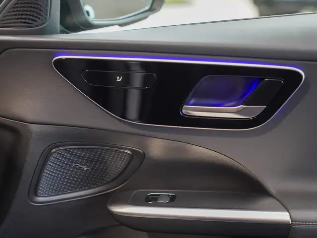 Mercedes-Benz C-Class view 13