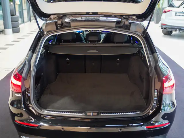 Mercedes-Benz C-Class view 5