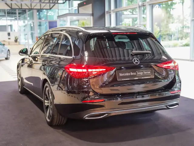 Mercedes-Benz C-Class view 4