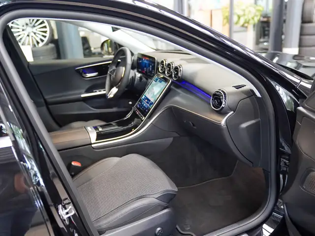 Mercedes-Benz C-Class view 11