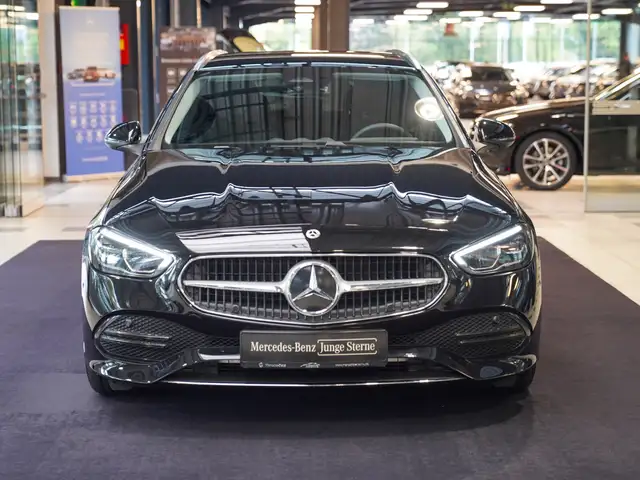 Mercedes-Benz C-Class view 9