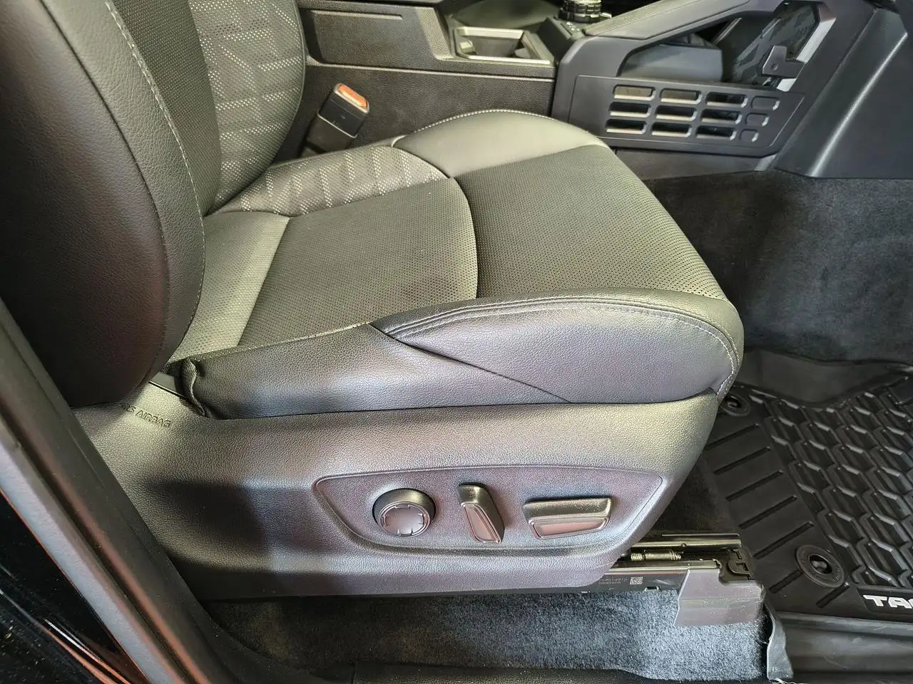 Toyota Tacoma снимка Toyota Tacoma