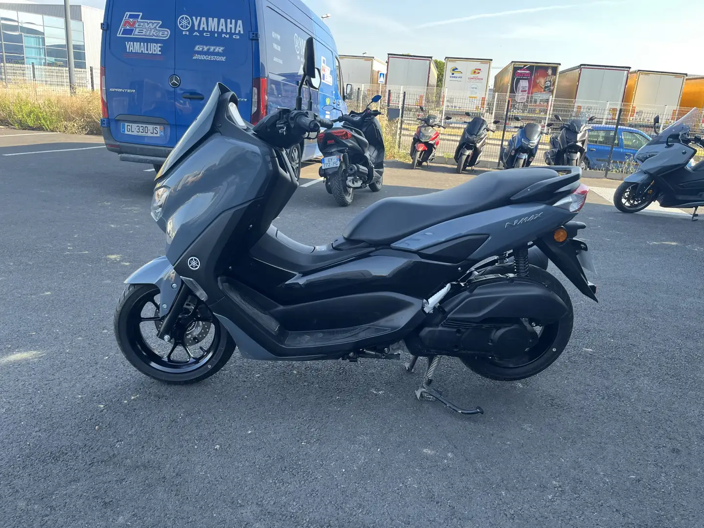 Yamaha NMAX Gris - 1
