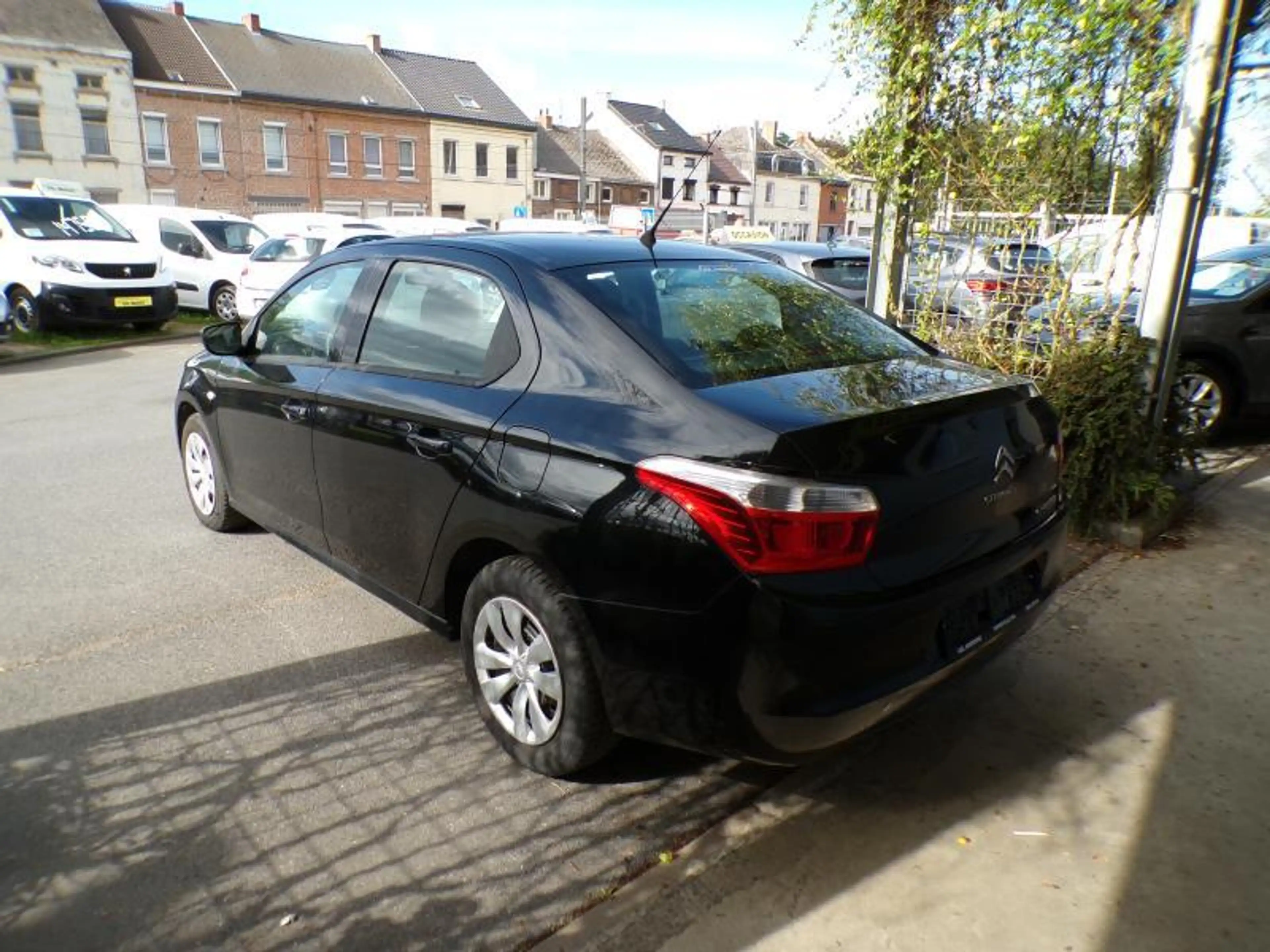 Citroen C-Elysée 1.6 99cv noir 07/17 Airco Bluetooth Capteurs — photo 5